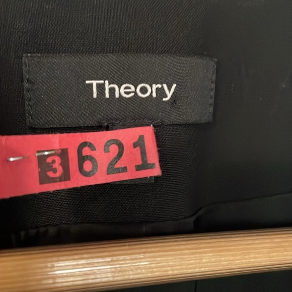 Theory Lindrayia blazer on size 12 - Picture 3 of 6